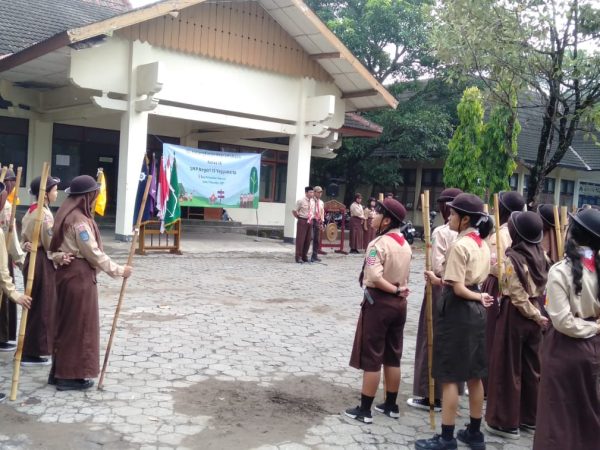 Kelas IX SMP N 15 Yogyakarta Gelar Uji Ketangkasan Pramuka di Bumi Perkemahan Babarsari